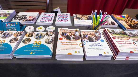 ConAct Materialtisch