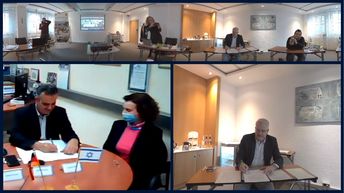 Naftali Dery und Thomas Thomer unterzeichnen das Protokoll der Sitzung. Hybride Sitzung des Fachausschusses