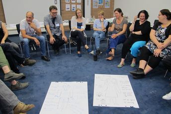 Das Ausprobieren von Methoden (Foto © ConAct) Fachkräfte der bilateralen Gruppe probieren Methoden aus.