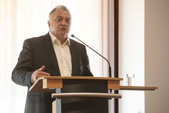 Jeremy Issacharoff, Botschafter des Staates Israel in Deutschland, bei der Eröffnung der Konferenz. (Foto © ConAct/Ruthe Zuntz)