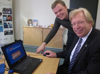 Staatssekretär Dr. Ralf Kleindiek schaltet die Website Exchange-Visions frei