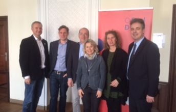 Die Leitungsrunde der Fach- und Fördereinrichtungen der Internationalen Jugendarbeit bei ihrem Treffen in Berlin. 