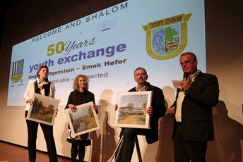 Die Gratulanten und Gratulantinnen auf der Feier