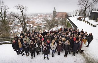 Die gesamten 80 Jugendlichen der Jugendbegegnung auf Pirna-Sonnenstein