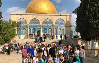Gruppenfoto vor dem Felsendom