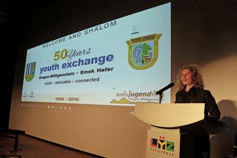 Christine Mähler, Leiterin von ConAct, hällt eine Festrede