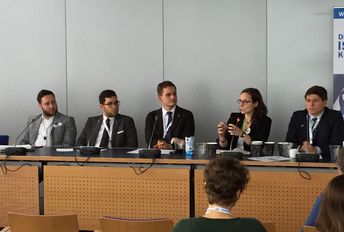 ConAct-Mitarbeiterin Christin Henke diskutierte auf dem Jugend-Panel (Foto © ConAct) Eine Diskussion mit ConAct Mitarbeiterin Christin Henke auf dem Jugend- Panel