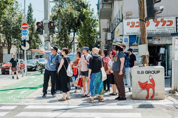 Gruppe auf Stadttour in Israel
