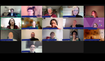 Screenshot einer Online-Veranstaltungen mit Teilnehmenden und der Referentin Samah Salaime