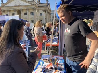 Es fand auch Beratung zum Beginn eines deutsch-israelischen Jugendaustauschs statt. (Foto © ConAct)