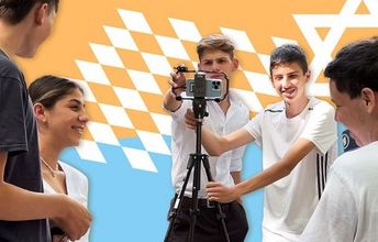 Fünf Jugendliche drehen gemeinsam einen Film.