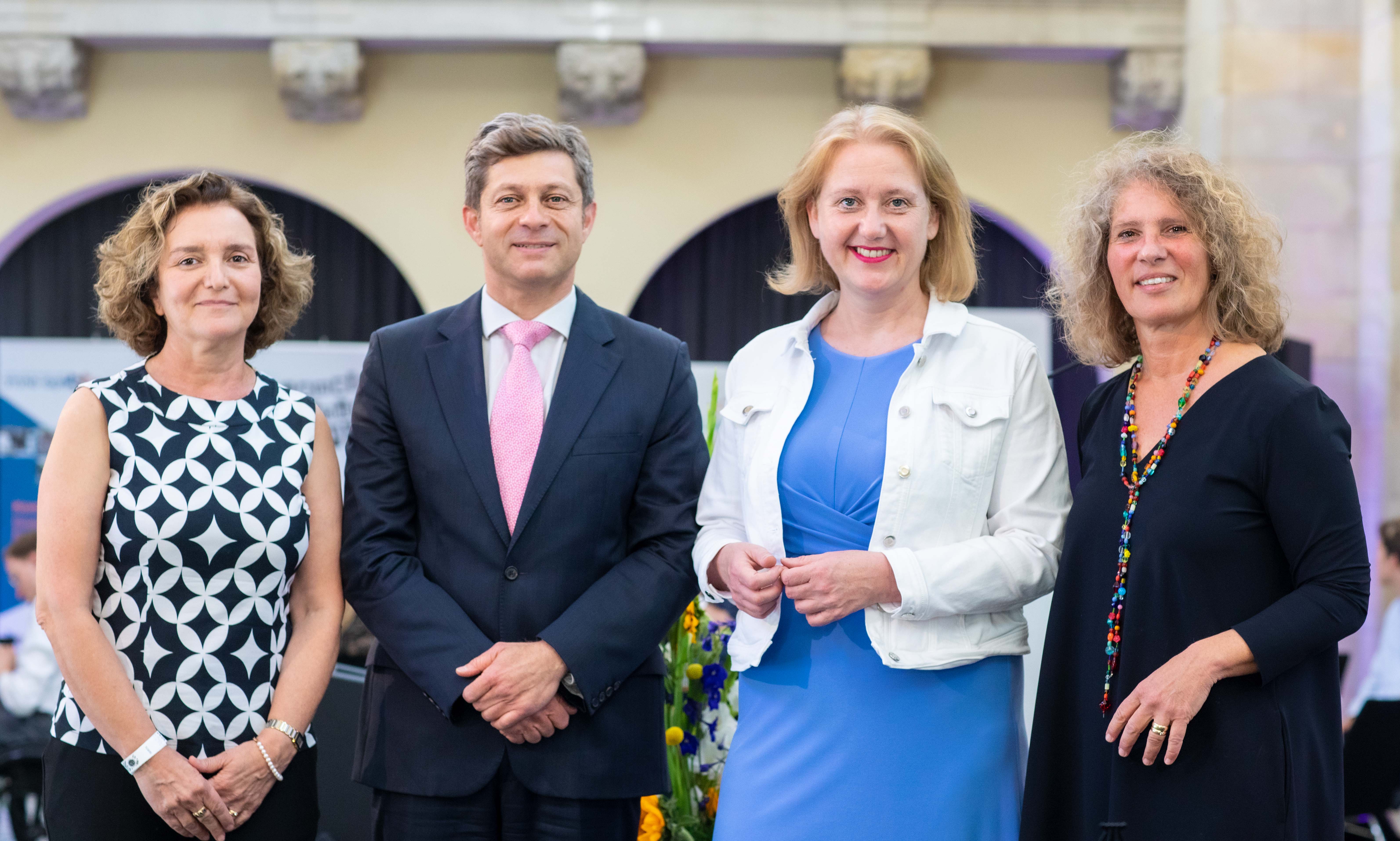 Gruppenbilld von Ariella Gill, Aaron Sagui, Lisa Paus, Christine Mähler