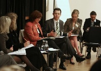 Diskussion über Jugendpartizipation und die Wechselwirkungen zwischen internationaler Jugendarbeit und auswärtiger Politik