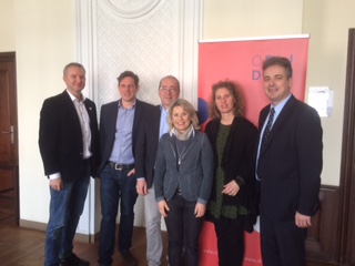 Die Leitungsrunde der Fach- und Fördereinrichtungen der Internationalen Jugendarbeit bei ihrem Treffen in Berlin. 
